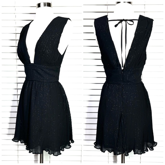 NWT🤩|•LA MAISON TALULAH•| Dbl V Pleated Chiffon Blk w/Gold Sparkle Dress - Picture 1 of 16